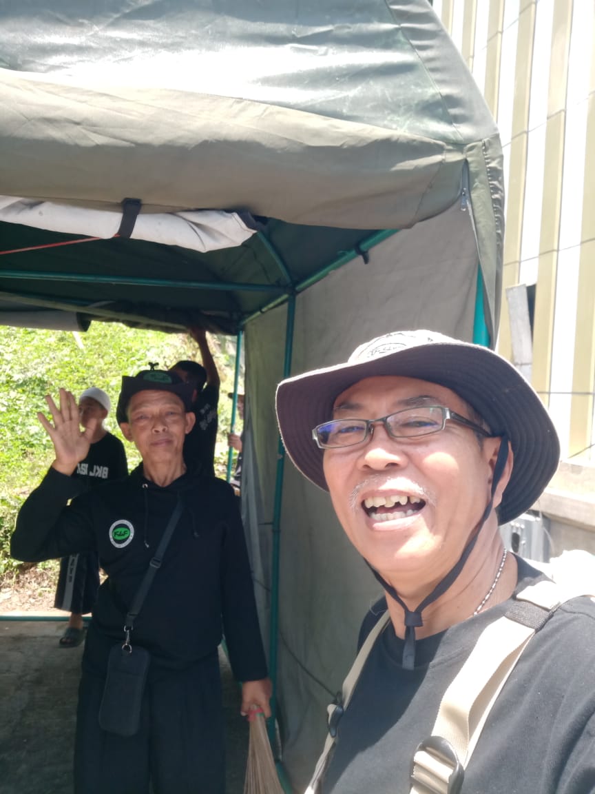 “Pokdar Kamtibmas dan RAFI Bantu Pengamanan Arus Balik di Perbatasan KBB-Cianjur”