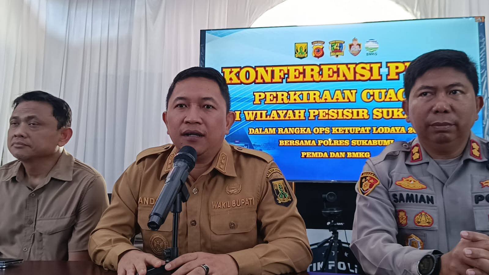 “Wabup Sukabumi Ingatkan Wisatawan Utamakan Keselamatan saat Libur Lebaran di Palabuhanratu”