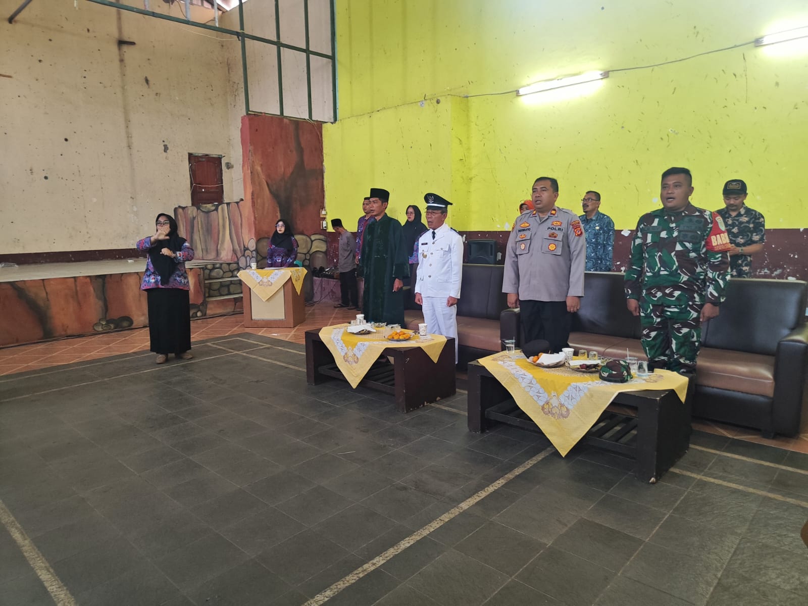 Polsek Cipaku Kawal Pelantikan Perangkat Desa Buniseuri, Wujudkan Situasi Aman dan Kondusif