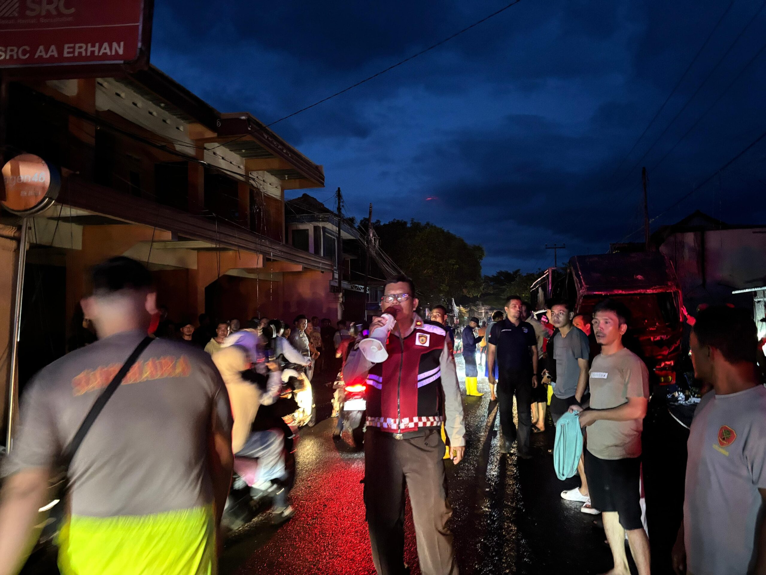 Truk LPG Terbakar di Citarik, Polisi dan Damkar Gerak Cepat Atur Lintas dan Padamkan Api