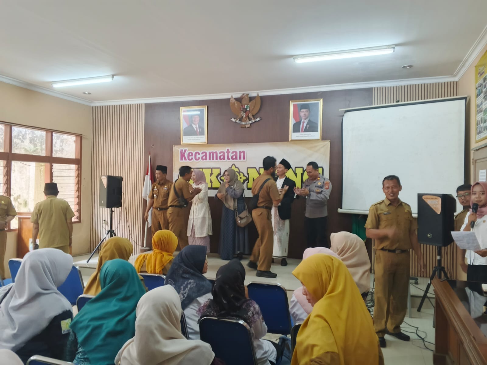 Perkuat Sinergitas, Polsek Cikoneng Hadiri Acara Halal Bi Halal Pemerintah Kecamatan Cikoneng