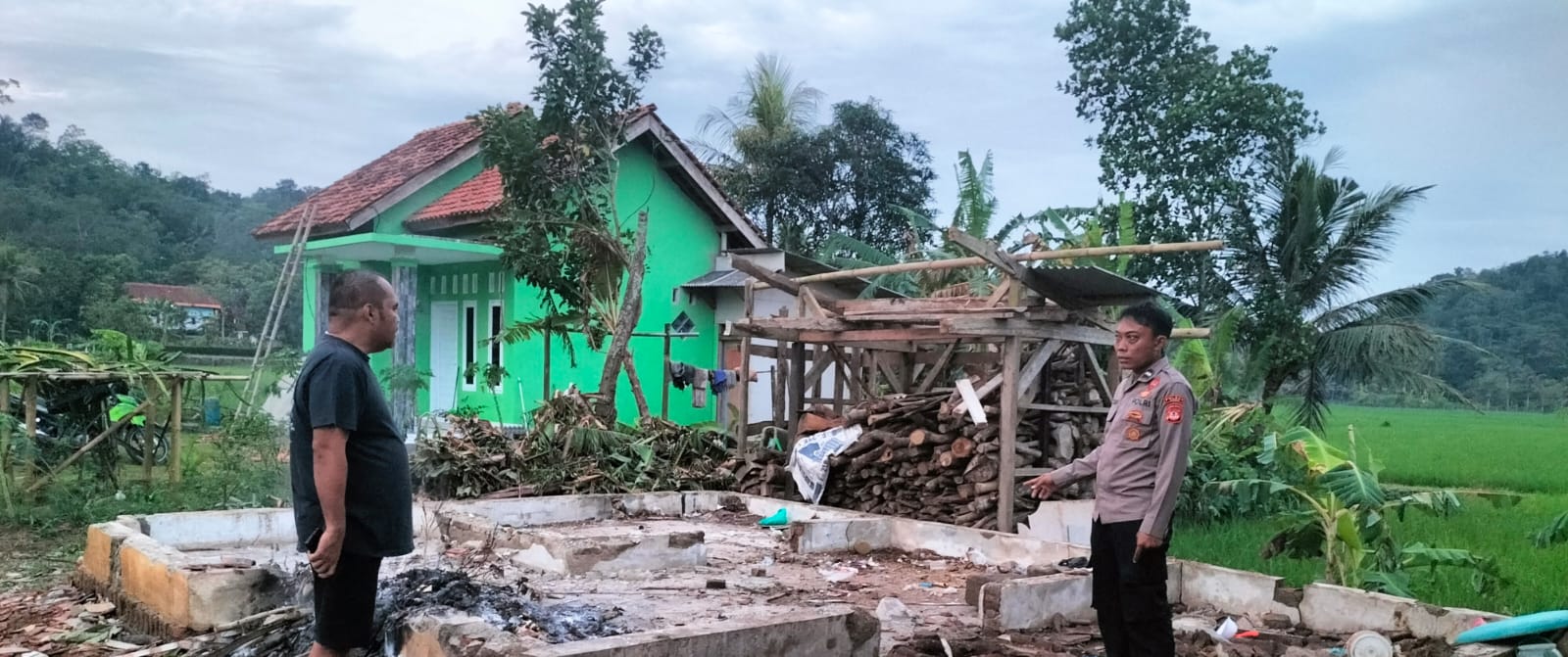 Polres Ciamis Terus Pantau Pemulihan Pasca Bencana Angin Puting Beliung di Desa Bantardawa