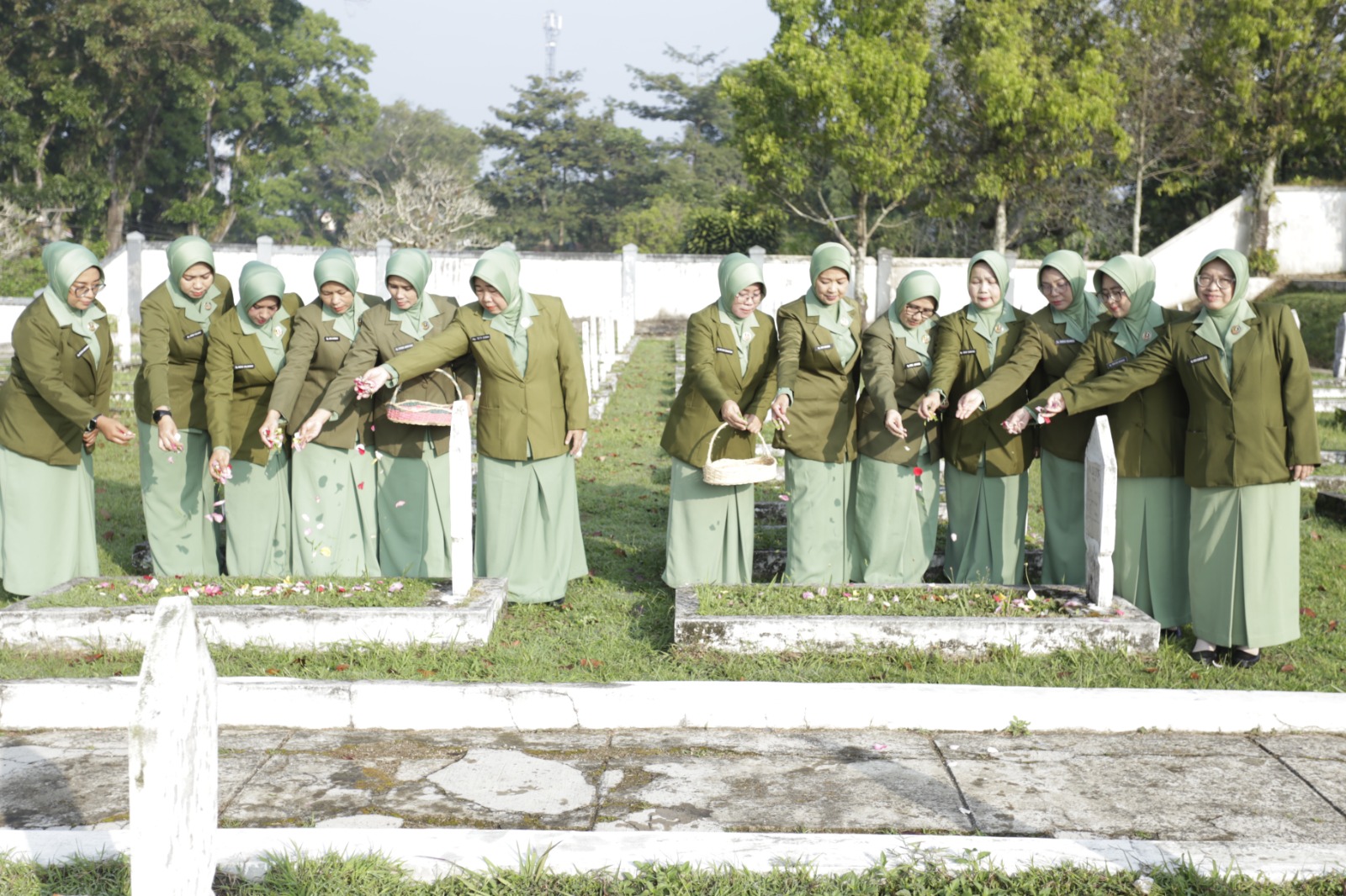 Ziarah Pahlawan Warnai HUT ke-80 Persit KCK Cabang XVII di Kota Sukabumi.