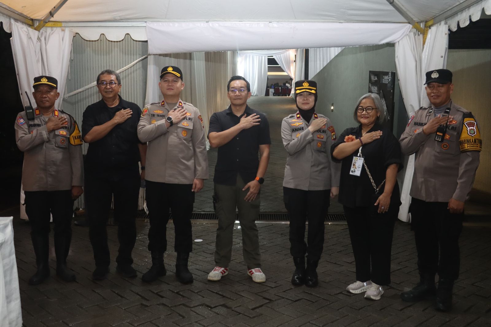 Wakapolres Tangerang Selatan dan Kapolsek Pondok Aren Pantau Perayaan Paskah di Gereja Santa Maria Regina