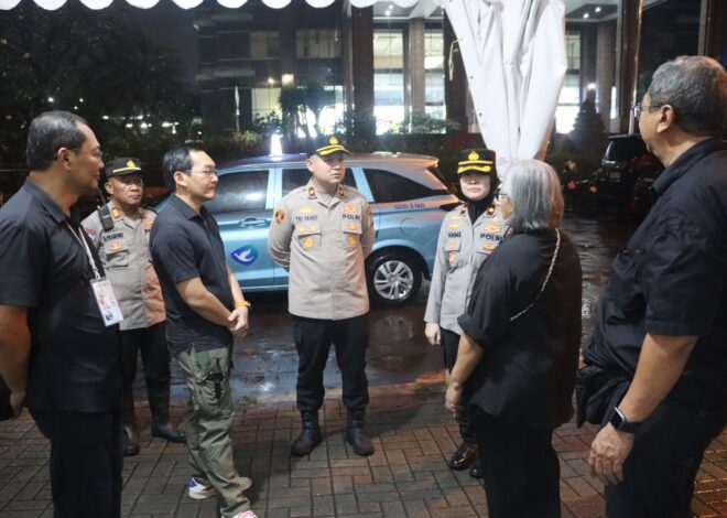 Ketua Pokdarkamtibmas Bhayangkara dan Kepolisian Bersinergi Jaga Keamanan Gereja Santa Maria Regina