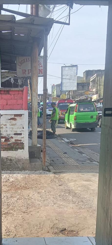 KONTROVERSI PENARIKAN KABEL DI RW08: Warga Pertanyakan Kegiatan, Pihak Telkom ‘Menghilang’