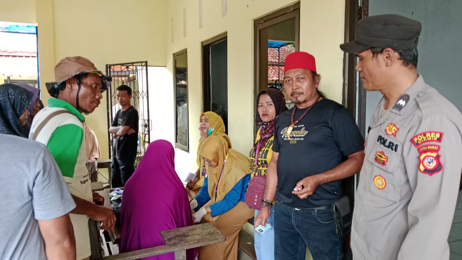 Polsek Ciamis Pantau Kegiatan Kesmas Gratis di Desa Cisadap