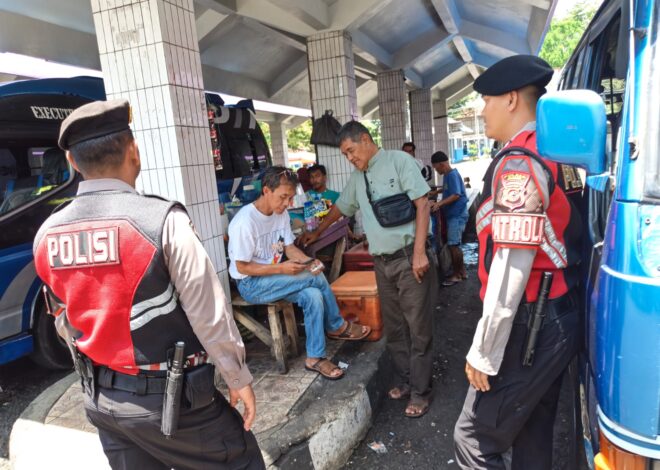 Satuan Samapta Ajak Warga di Terminal Ciamis Waspada Antisipasi Gangguan Kamtibmas