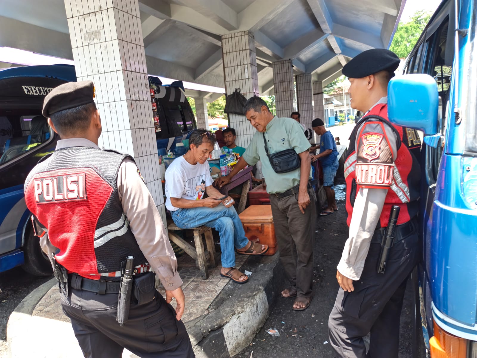 Satuan Samapta Ajak Warga di Terminal Ciamis Waspada Antisipasi Gangguan Kamtibmas