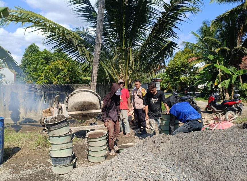 Polsek Lakbok Ikut Awasi Pembangunan Jalan Usaha Tani di Dusun Randukuning