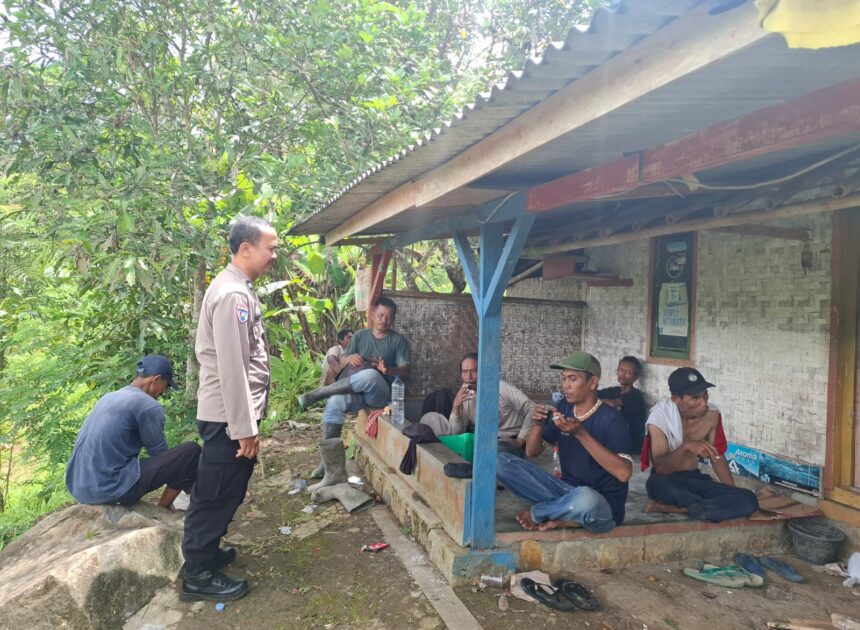 Perkuat Sinergitas, Polsek Cimaragas Masifkan Patroli dan Koorkom Kamtibmas ke Warga Karangtinggal