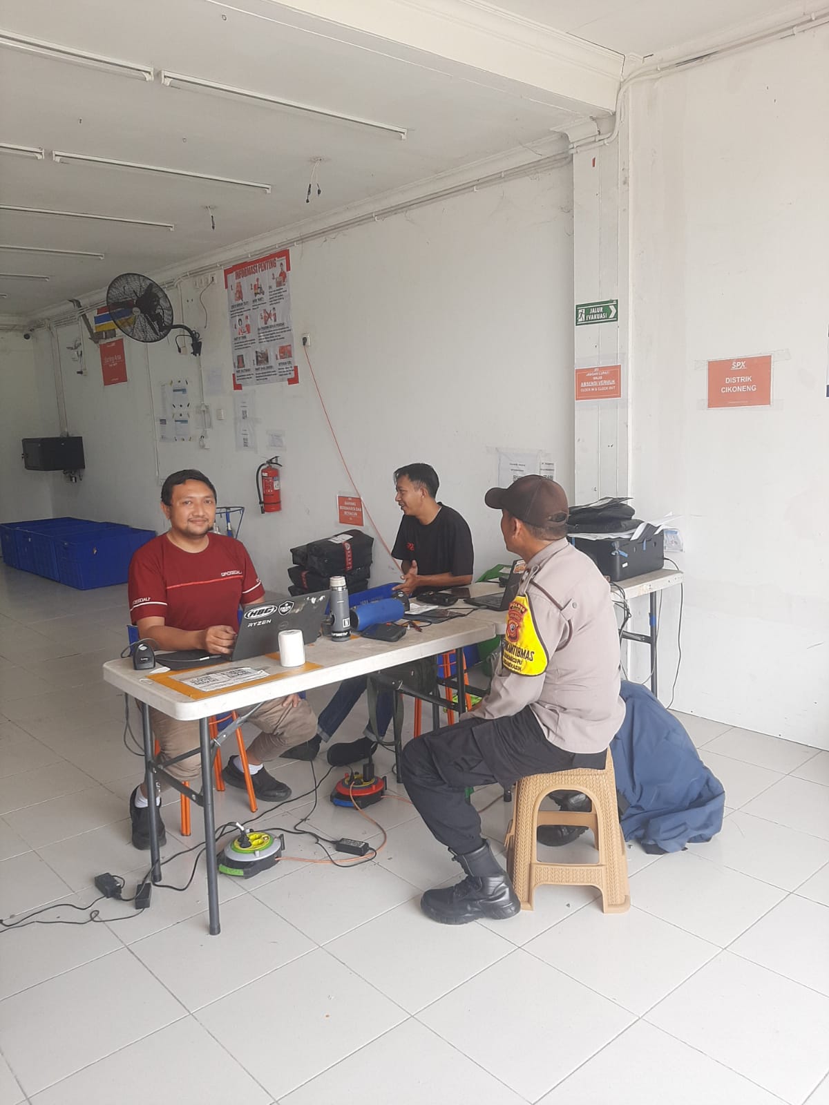 Perkuat Sinergitas, Polsek Cikoneng Polres Ciamis Koorkom Kamtibmas ke Warga Gandasar