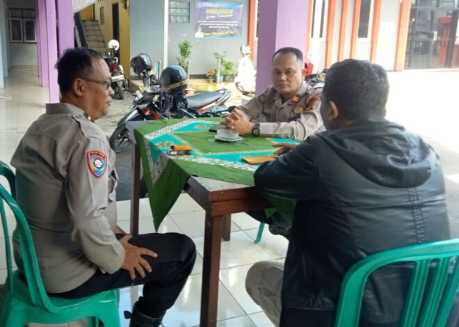 Perkuat Sinergitas, Polsek Cikoneng Koorkom Bersama Tokoh Masyarakat di Kalapanunggal