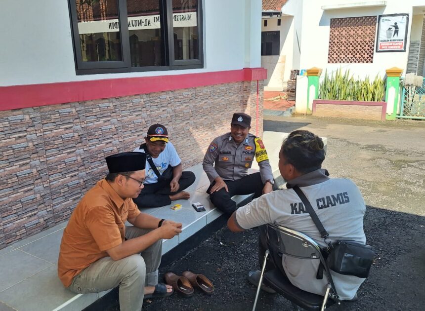 Perkuat Sinergitas, Polsek Sukadana Polres Ciamis Koorkom Kamtibmas Bareng Tokoh di Salakaria