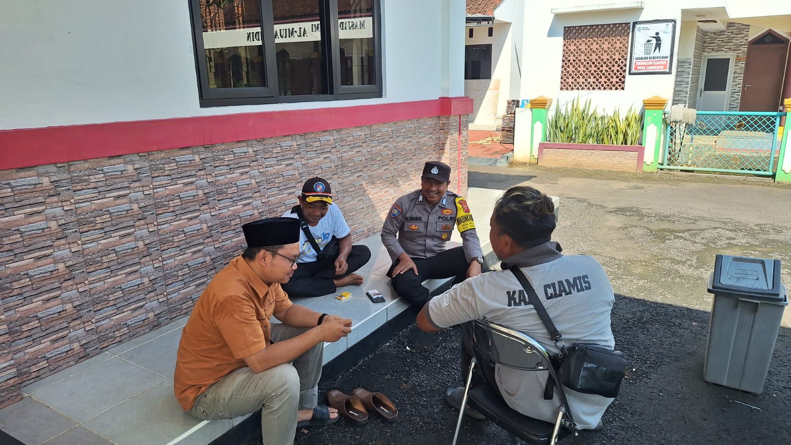 Perkuat Sinergitas, Polsek Sukadana Polres Ciamis Koorkom Kamtibmas Bareng Tokoh di Salakaria