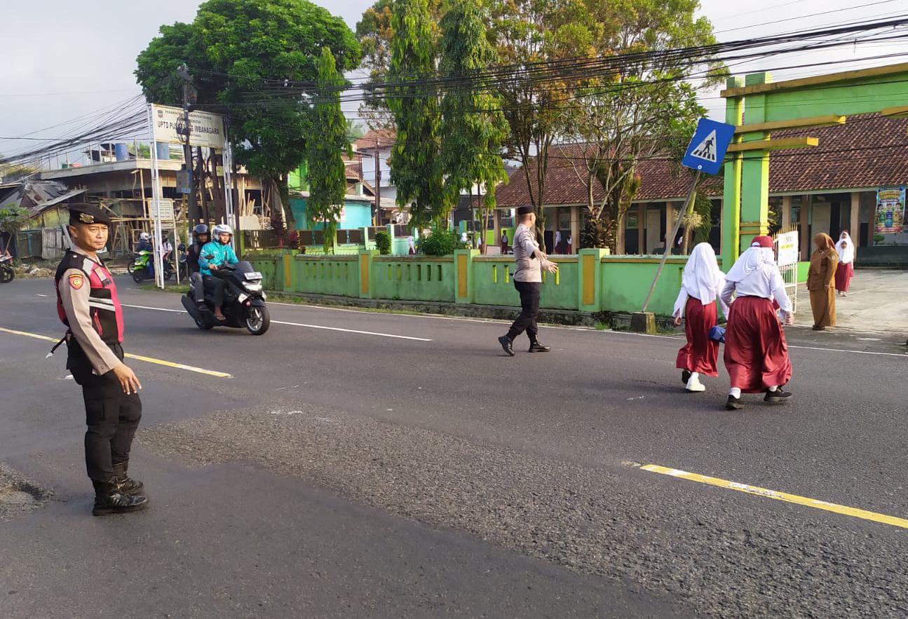 Polres Ciamis Hadirkan Pelayanan Pagi Hari Lewat Strong Point, Wujudkan Kamseltibcar Lantas di Titik Rawan