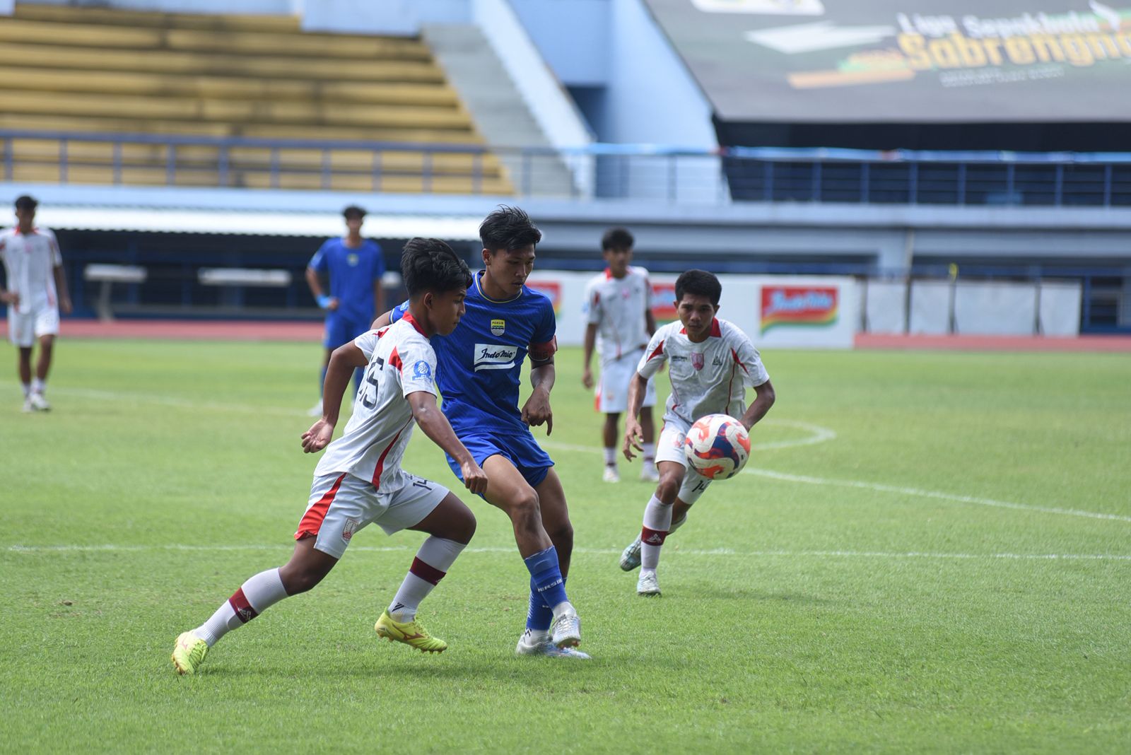 PERSIB BANDUNG PESTA GOL 4-0 ATAS PERSIS SOLO DI STADION ARCAMANIK