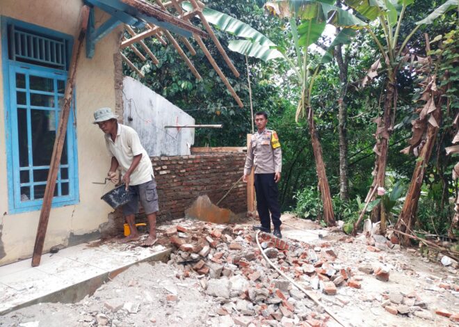 Cegah Penyimpangan, Polsek Cisaga Ikut Awasi Program Rutilahu Desa Tanjungjaya
