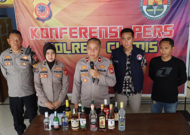 Polres Ciamis Amankan Ribuan Botol Miras Ilegal, Tiga Orang Diamankan Polisi