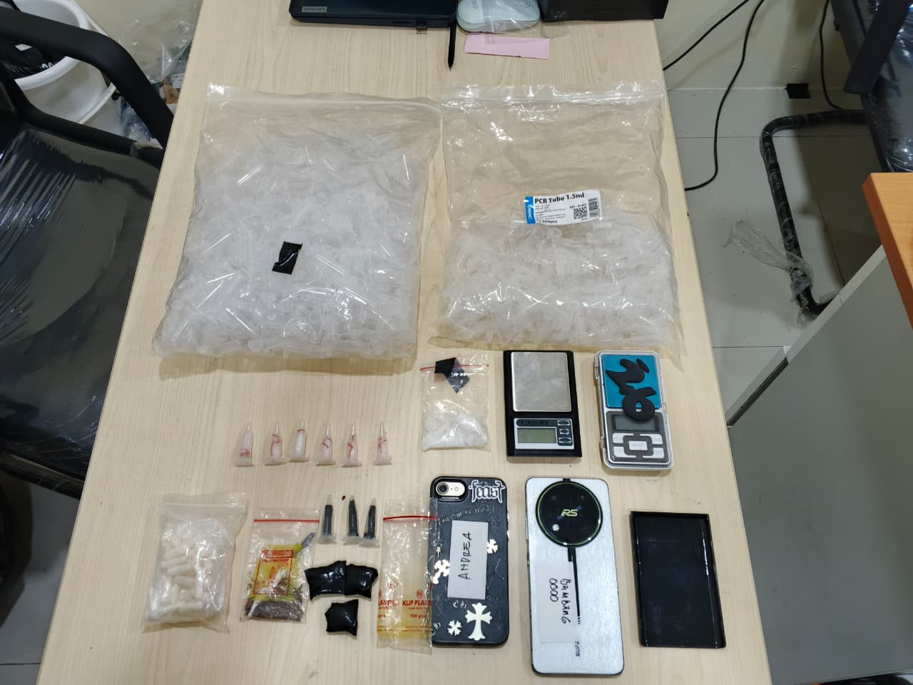 Berawal dari Razia Helm, Satlantas Polres Karawang Ringkus Pengedar Sabu di Bundaran Ciplaz