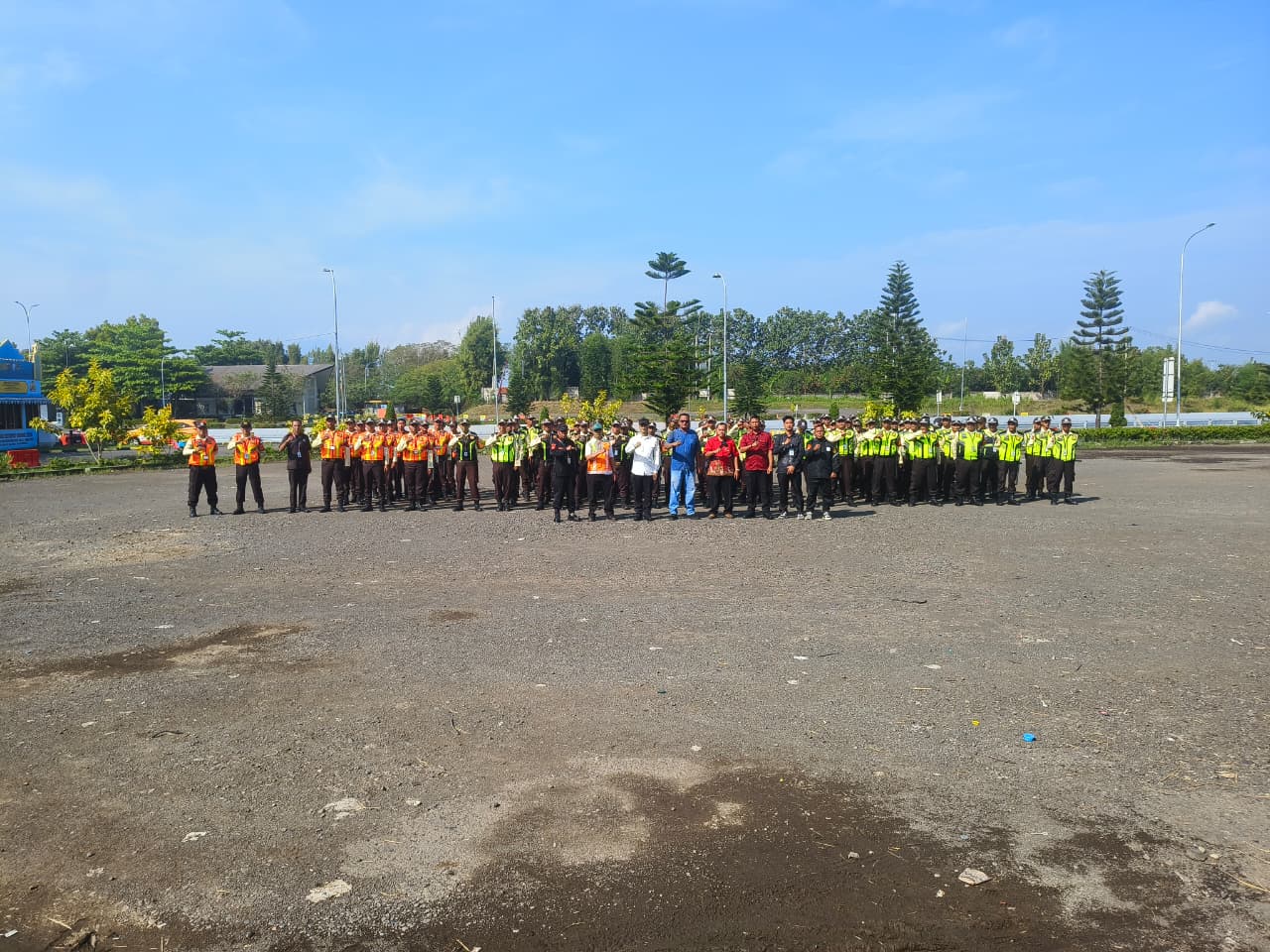 Perkuat Sinergi Pengamanan Tol Cipali, SATKOM POKDARKAMTIBMAS BHAYANGKARA FAMILY Hadiri Apel Gabungan SIGAP di Rest Area KM 130 Indramayu