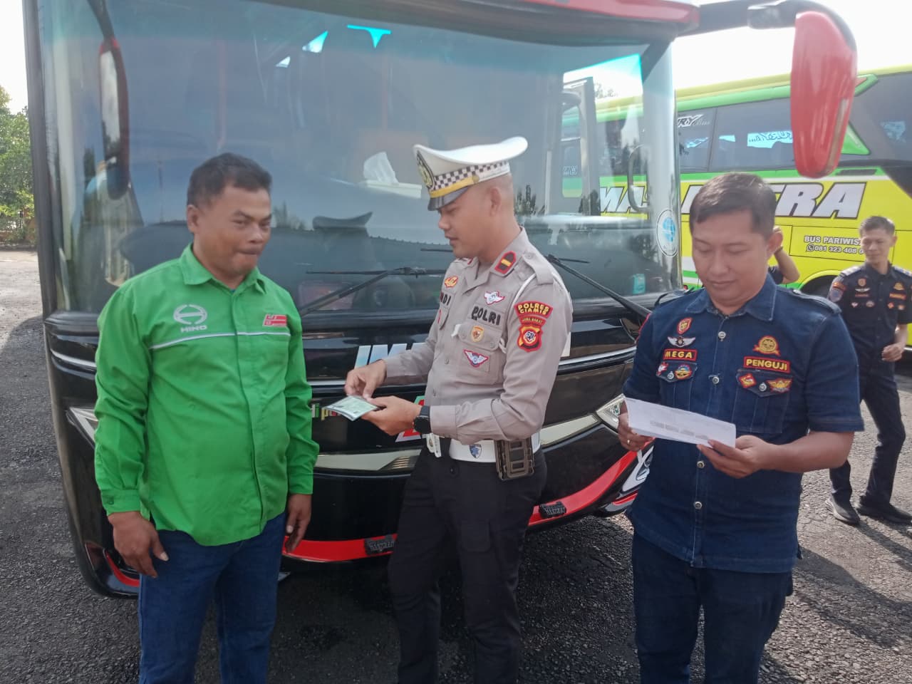 Sat Lantas Polres Ciamis Pastikan Kelaikan Bus Angkutan Umum Jelang Hari Buruh 