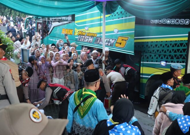Polres Ciamis Amankan Pemberangkatan Jemaah Haji Kloter 15, Pastikan