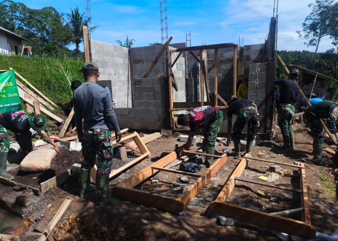 Tak Kenal Lelah, Prajurit Kodim 0611/Garut Bangun Fasilitas MCK di Tengah Terik Matahari