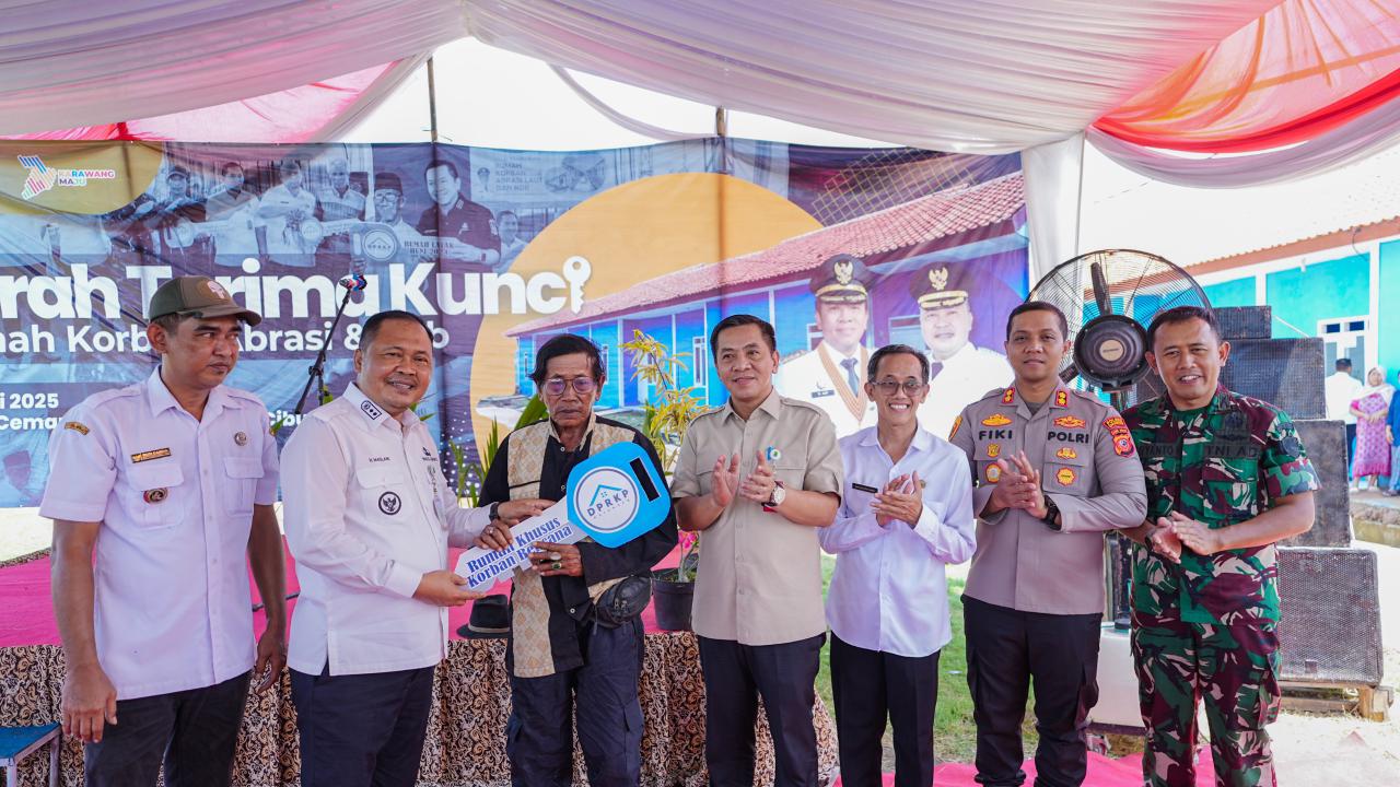 Kapolres Karawang Pantau Langsung Gebyar PATEN, 21 Rumah Diserahkan untuk Korban Abrasi