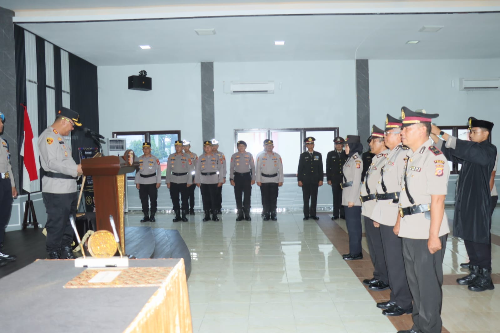 Kapolres Ciamis Pimpin Sertijab dan Wisuda Purna Bhakti Personel Polres Ciamis