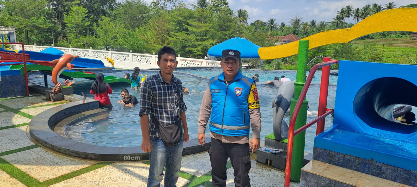 Libur Panjang Akhir Pekan, Polsek Cisaga Lakukan Pengamanan di Area Wisata Waterboom Jinju Asia Park
