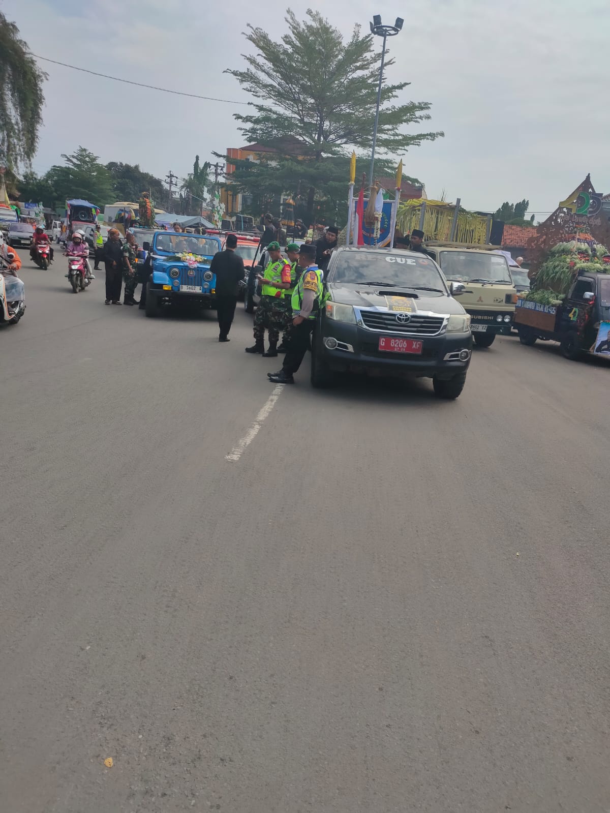 Jajaran satuan komunikasi POKDAR Kamtibmas bhayangkara Family Giat Pengamanan Kirab HUT ke-425 Kabupaten Tegal Berjalan Aman dan Kondusif