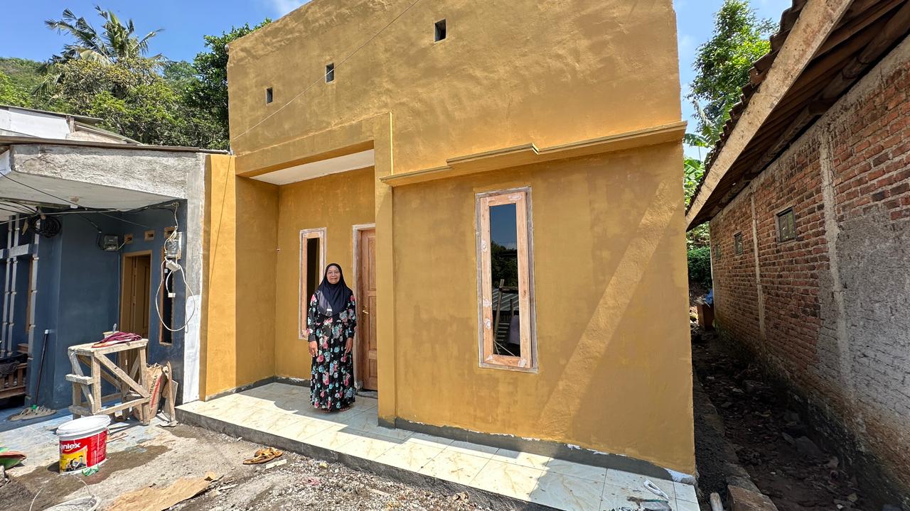 Senyum Bahagia Ibu Uun,Rumah Rutilahu Hampir Selesai, Hadiah Indah dari TMMD ke-128
