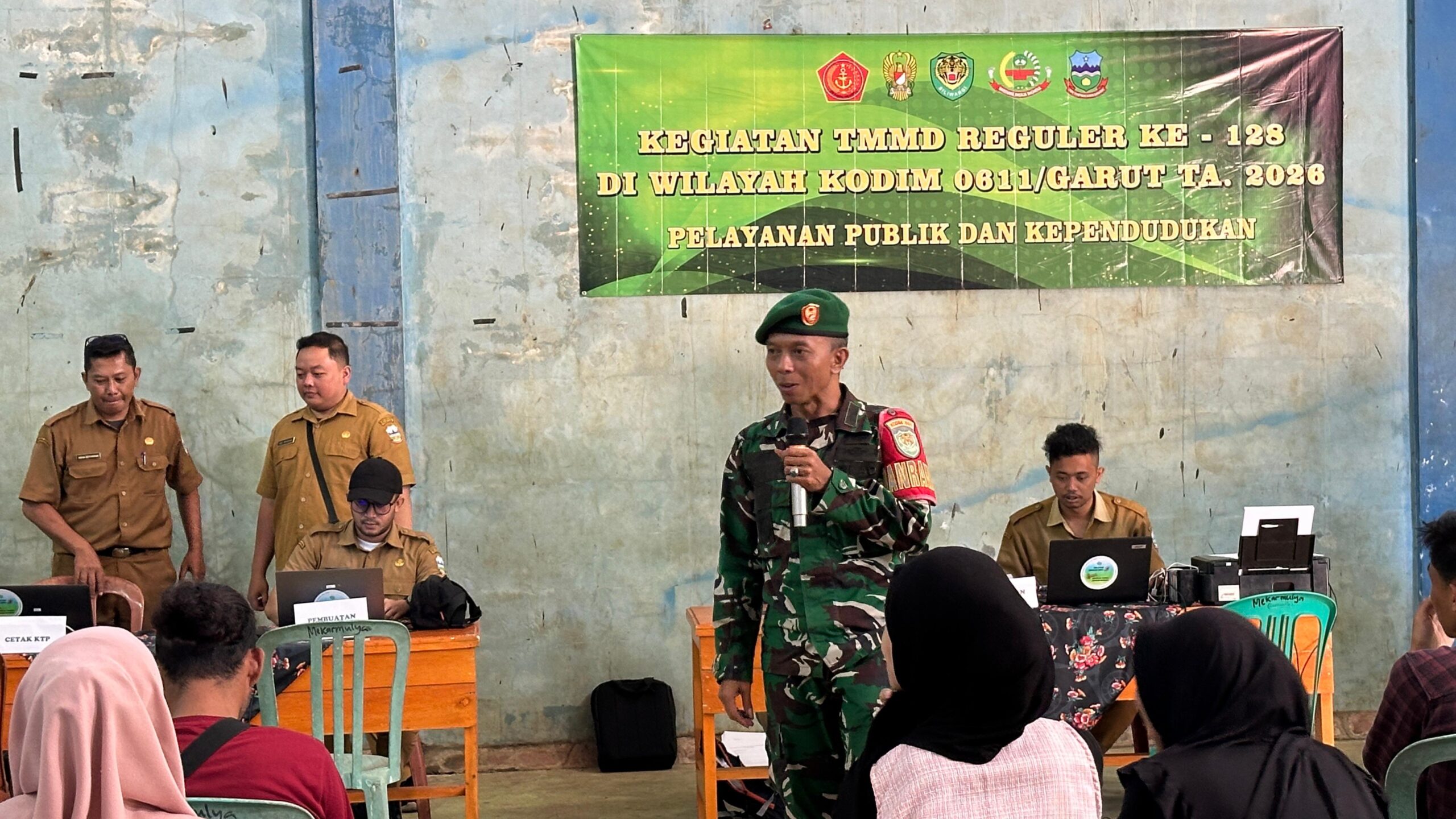 Disdukcapil Garut Berikan Pelayanan Kependudukan Gratis di Desa Mekarmulya dalam Rangka TMMD ke-128