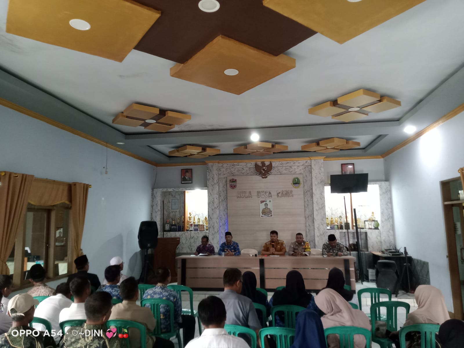Bhabinkamtibmas Polsek Kawali Hadiri Rapat Koordinasi Desa Rawa, Wujudkan Kamtibmas Kondusif
