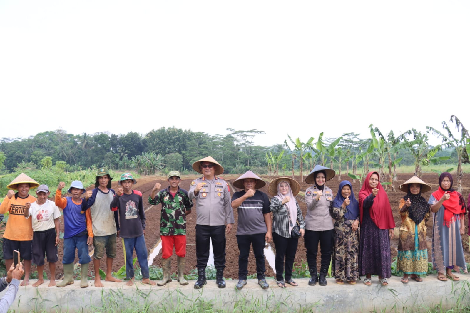 Kapolres Ciamis Dukung Swasembada Pangan Lewat Program Pertanian Tumpang Sari Di Lahan Tadah Hujan