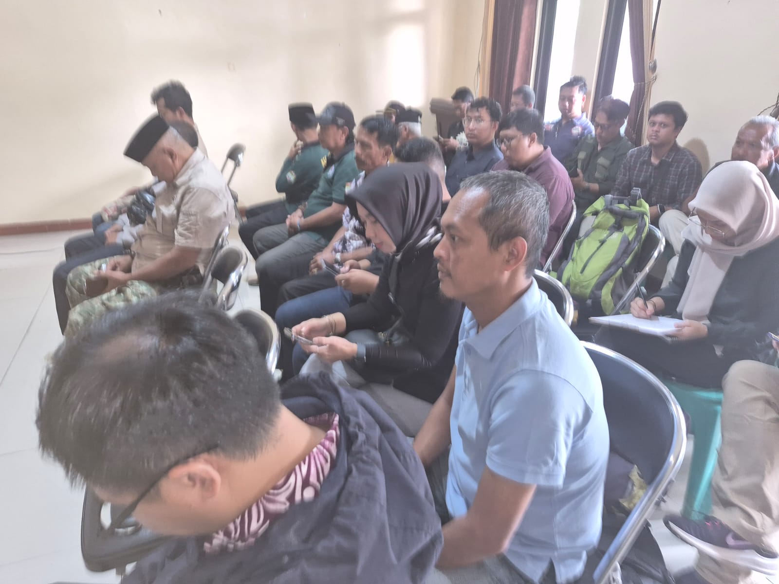 Perkuat Sinergitas, Polsek Cisaga Datang Sosialiasi Pembangunan TPST di Desa Karyamulya
