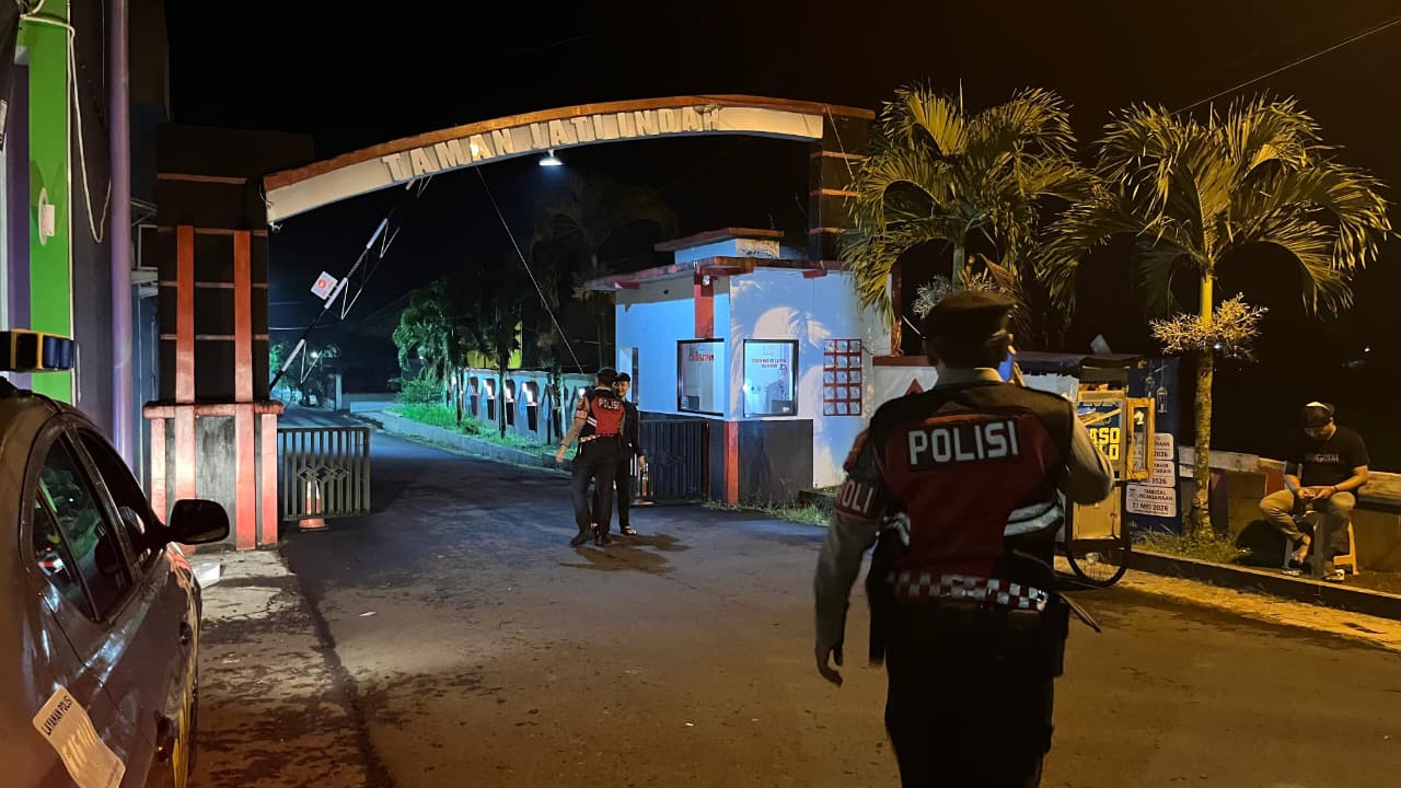 Sat Samapta Polres Ciamis Intensifkan Patroli Dialogis Dini Hari di Area Hunian Guna Mengantisipasi Kriminalitas dan Premanisme