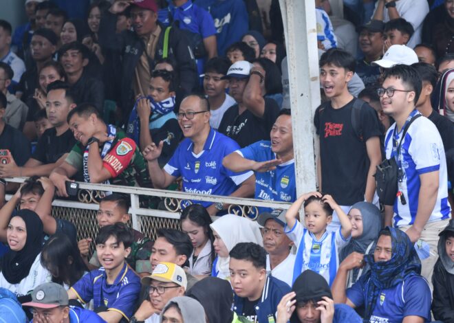 Dandim 0607/Kota Sukabumi dan Wali Kota Sukabumi Nobar Persib vs Persijap, Suasana Meriah Penuh Semangat Bobotoh