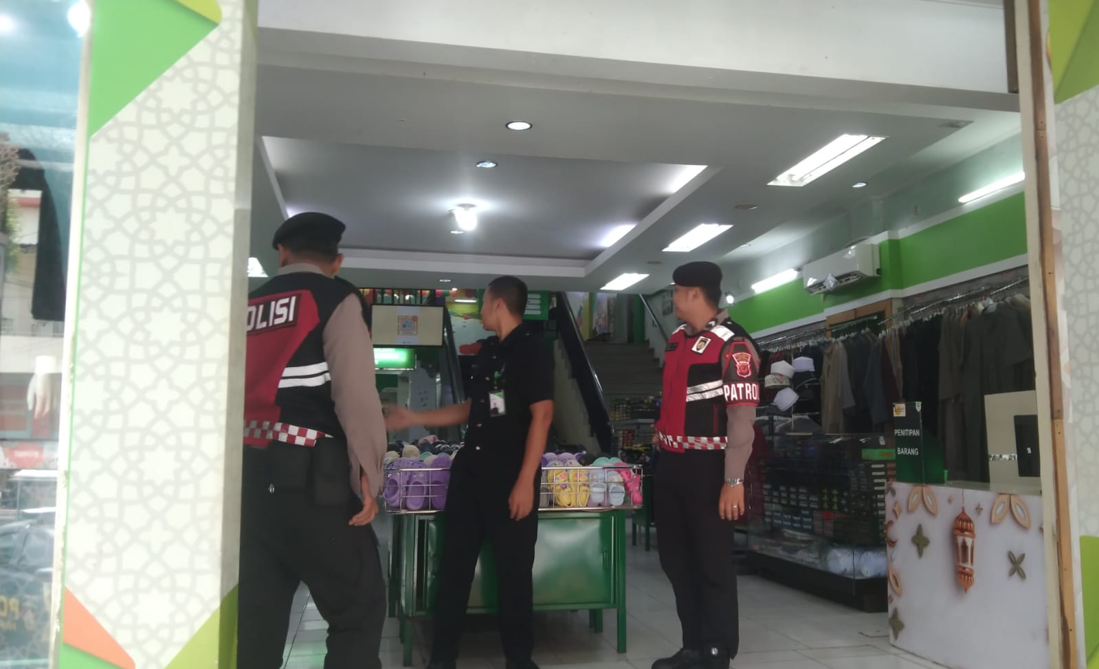 Berantas Aksi Premanisme, Sat Samapta Polres Ciamis Patroli Dialogi ke Kawasan Perbelanjaan