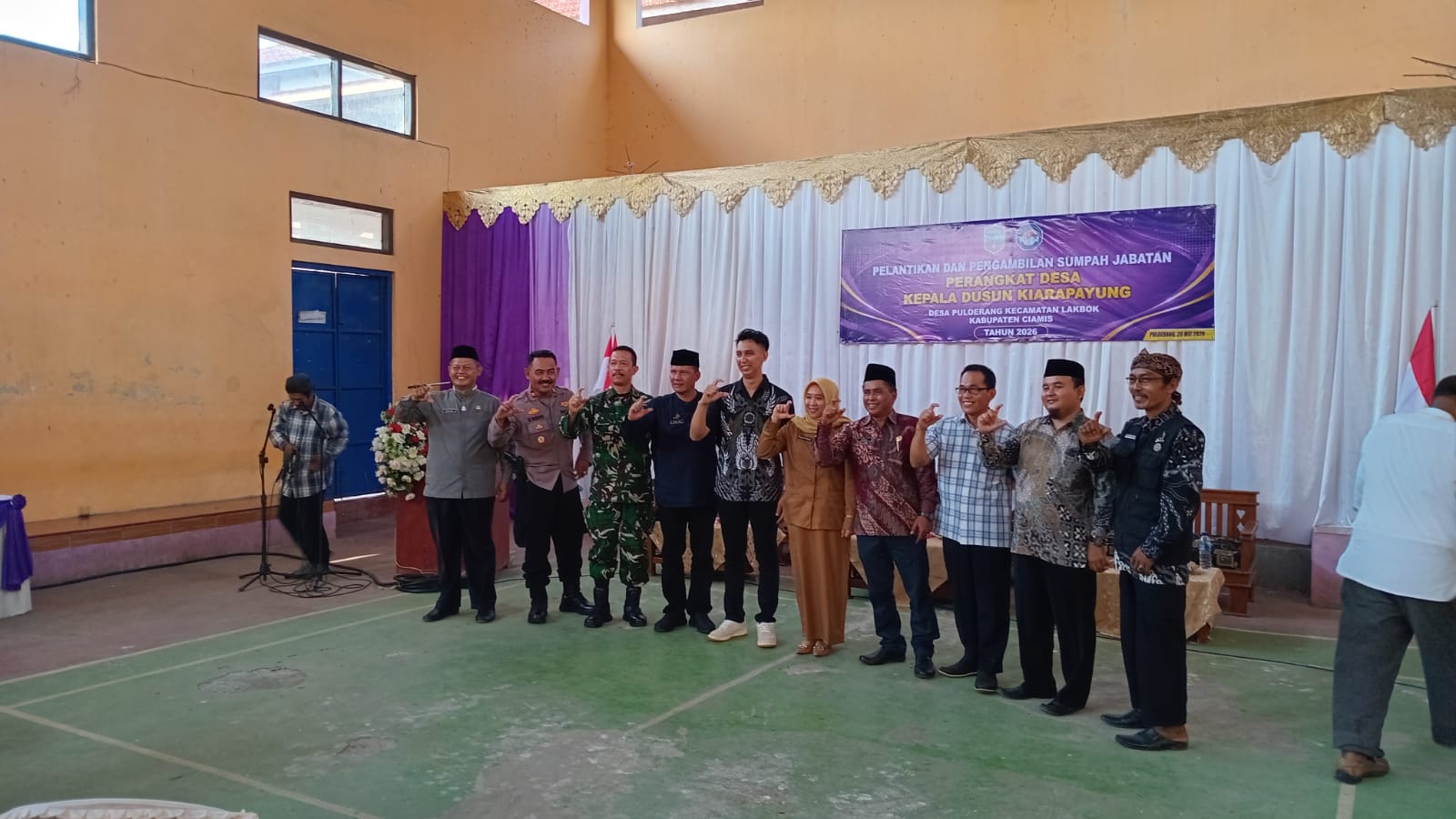 Sinergitas Polri-Pemerintah, Polsek Lakbok Hadir dan Amankan Pelantikan Perangkat Desa Puloerang