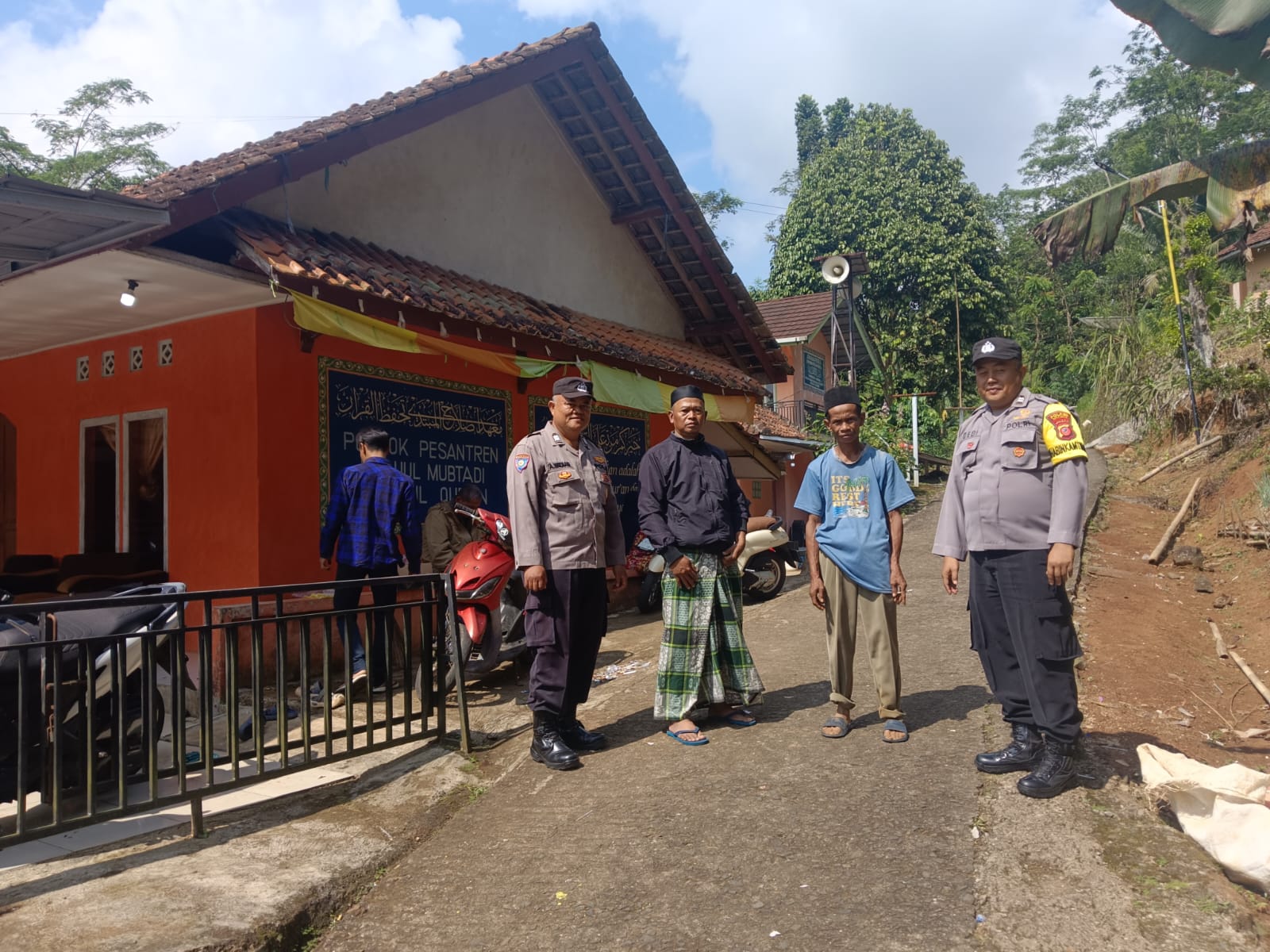 Cipkon Kamtibmas, Tiga Personel Polsek Kawali Patroli KRYD Sapa Warga Saat Siang