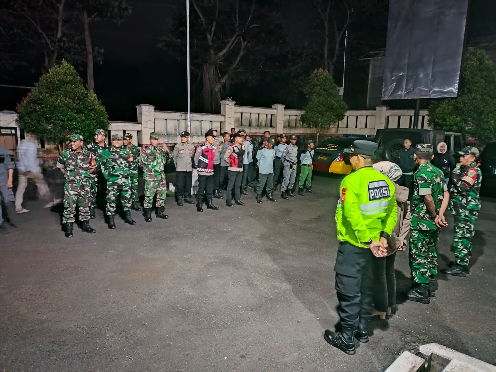 Polsek Cihaurbeuti Perkuat Kesiapan Pengamanan PAW Desa Pasirtamiang Melalui Apel Gabungan Forkopimcam