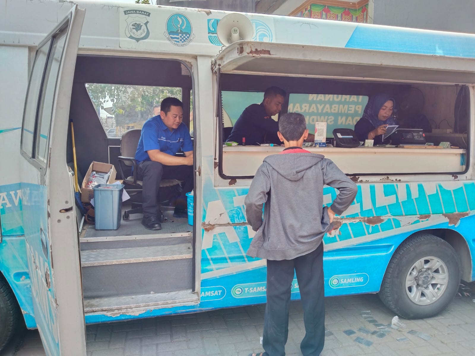 Satlantas Polres Karawang Bersama Dispenda Hadirkan Kemudahan Bagi Masyarakat, melalui Gerai Samsat Keliling