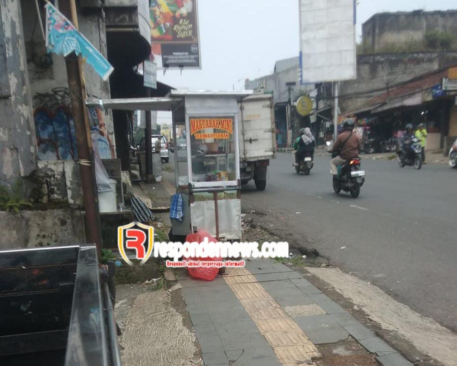 Martabak Mini 3 Ribuan Hadir di Dekat Sekretariat RW 08, Samping Baraka