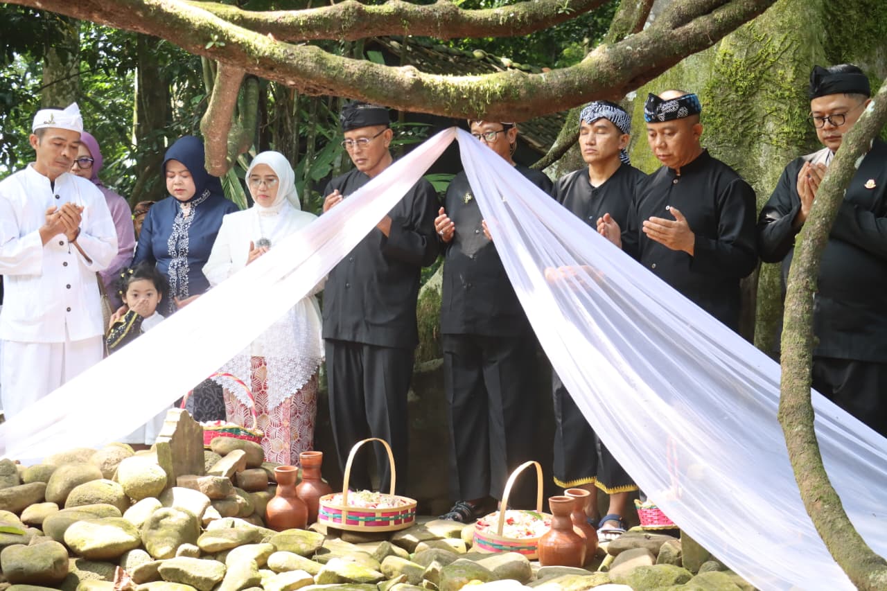 Polres Ciamis Hadiri Ziarah Makam Bupati dan Raja Galuh dalam Rangka Hari Jadi Kabupaten Ciamis ke-384