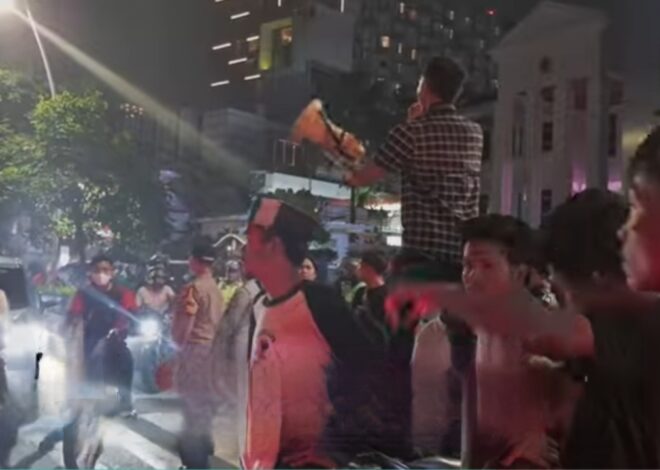 HMI Pustara Gelar Aksi Demo di Jalan Cikini Raya Tolak Kenaikan BBM