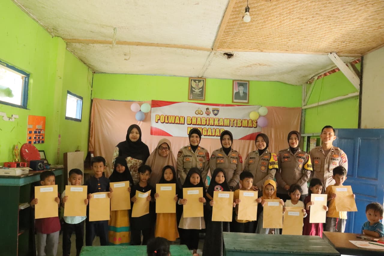 Bangun Generasi Berkarakter, Polri Sukseskan Program Polwan Bhabinkamtibmas Mengajar di Ciamis