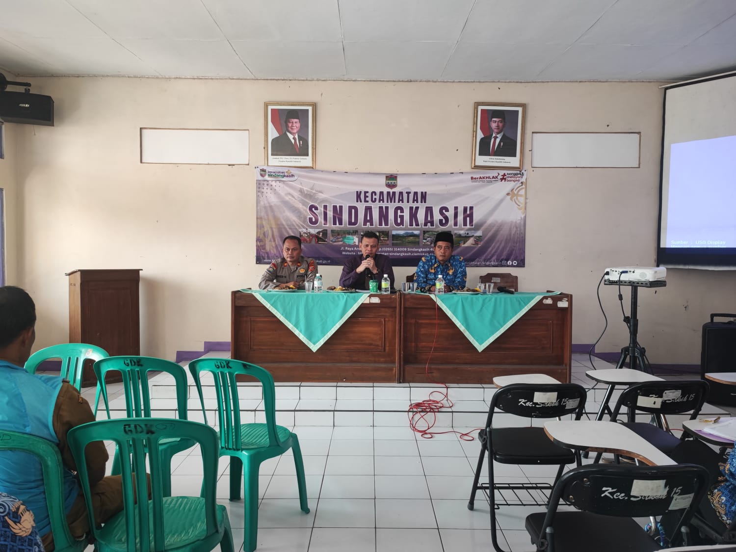 Polsek Cikoneng Sampaikan Himbauan Kamtibmas di Rakor Tingkat Kecamatan Sindangkasih