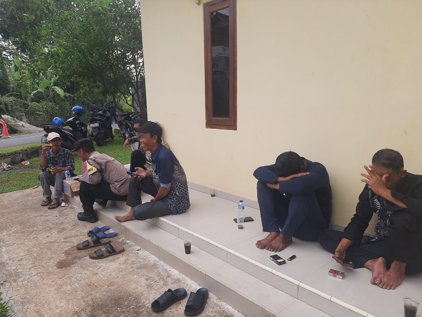 Perkuat Sinergitas, Personel Polsek Cipaku Polres Ciamis Datangi Warga Lamping Bangbayang
